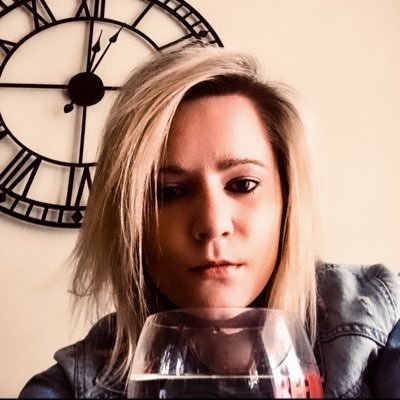 Profile Picture of Jen (@@JennyHinton) on Twitter