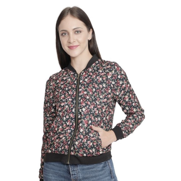 Profile Picture of Ayesha Ahmed (@ayeshaahmed0944) on Poshmark