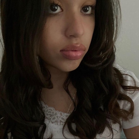 Profile Picture of Riley Medinger (@rileymedinger08) on Poshmark