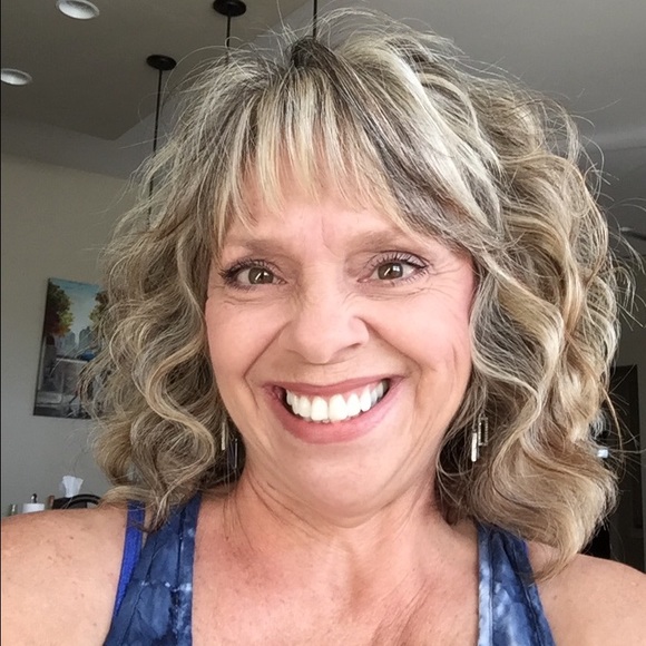 Profile Picture of Brenda Grohs (@brendagrohs) on Poshmark