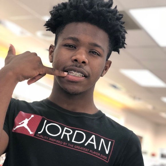 Profile Picture of Demarous Harris (@lilgooman16) on Poshmark