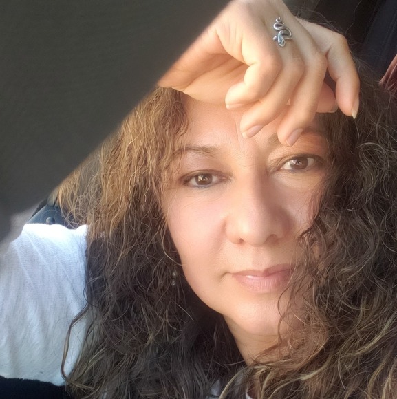 Sandra Limatú - Poshmark Profile Picture of Sandra Limatú (@sandrawindmill) on Poshmark