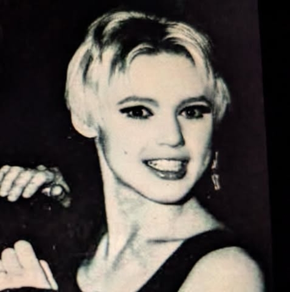 Profile Picture of Paula Sculthorpe (@pscul21) on Poshmark