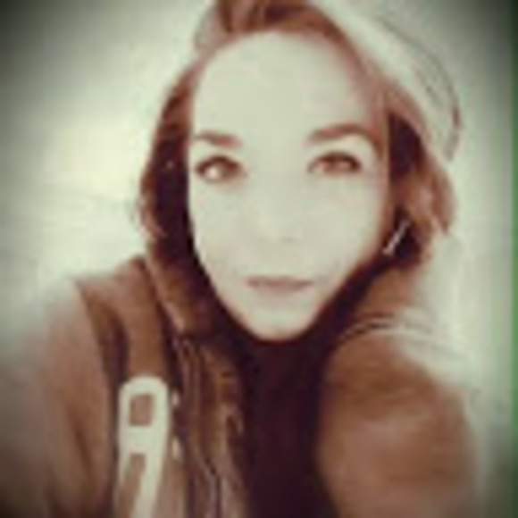 Profile Picture of Jamie Gibbons (@jgibbons122) on Poshmark