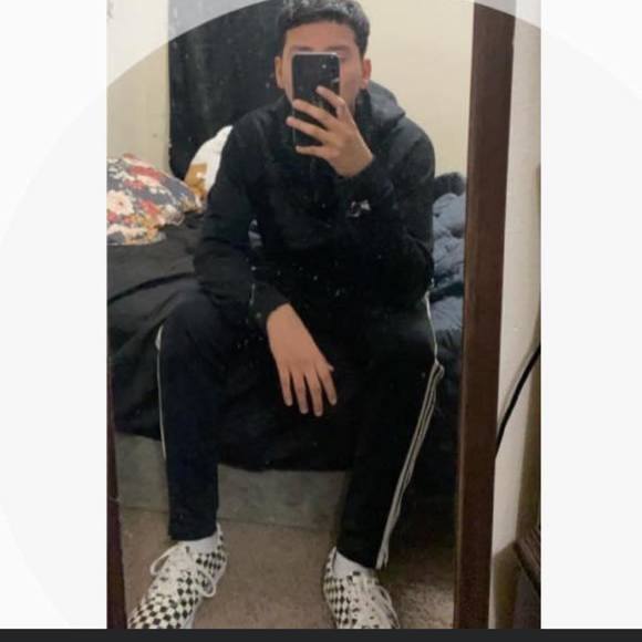 Profile Picture of Daniel Pena (@daniel2335) on Poshmark
