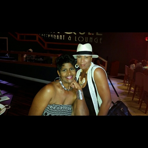 Profile Picture of Sandra Keys (@poshstyles48) on Poshmark