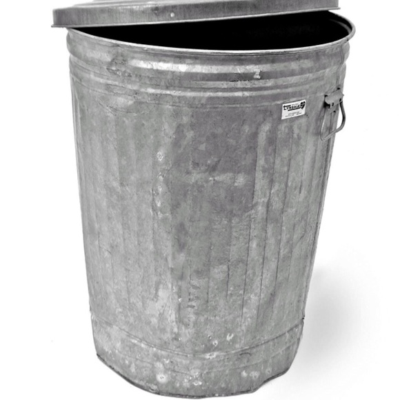 Profile Picture of Sarah Outland (@seoutland1) on Poshmark