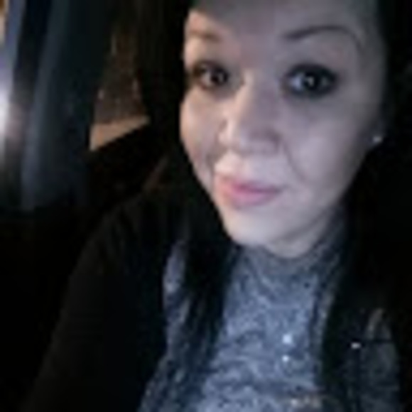 Profile Picture of Angela Takada (@angelatakada) on Poshmark