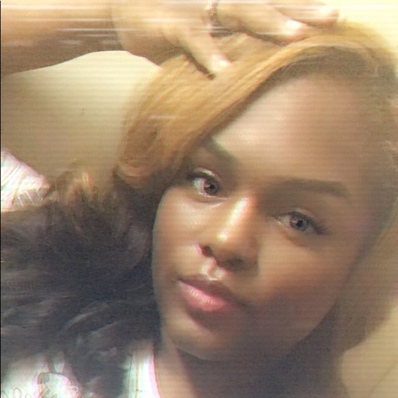 Profile Picture of Lakeisha Singleton (@dkdkkkd7) on Poshmark