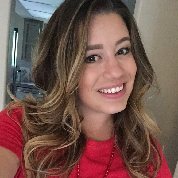 Profile Picture of Savannah Larson (@savvysaid) on Poshmark