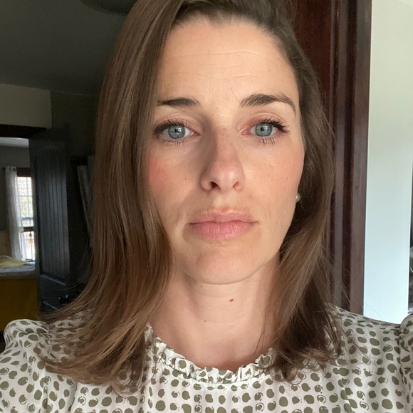 Profile Picture of Carrie Carbonneau (@carriecarb) on Poshmark