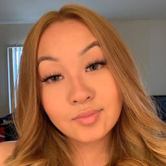 Profile Picture of Kim Yang (@kimmt_yaj) on Poshmark