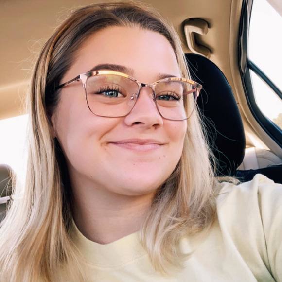 Profile Picture of Julia Destefano (@julia_destefano) on Poshmark