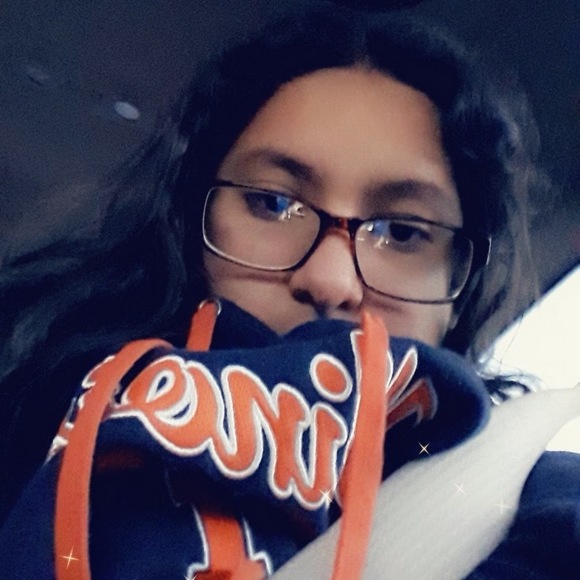 Profile Picture of Dulce Medina (@dmedina2d) on Poshmark