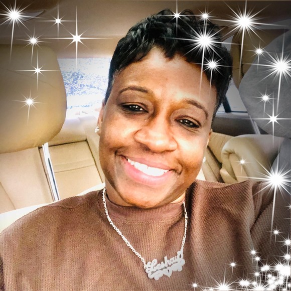 Profile Picture of Shay Shay (@shayrunrun) on Poshmark