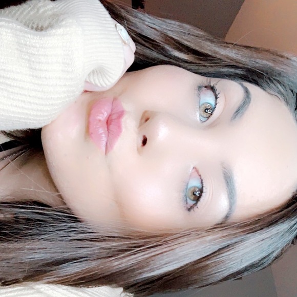 Profile Picture of Holly Sharp (@ihollysharp4) on Poshmark