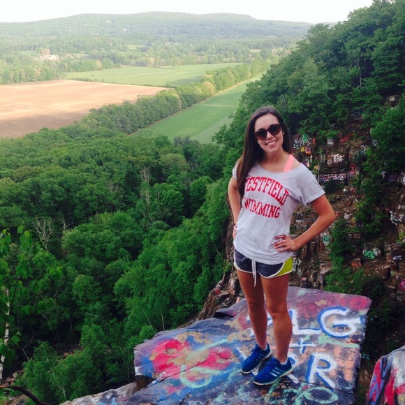 Profile Picture of Aisling Smith (@aisling615) on Poshmark