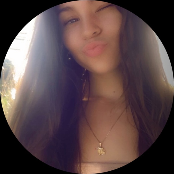 Profile Picture of Alyssa Delfrate (@alyssadelfrate) on Poshmark