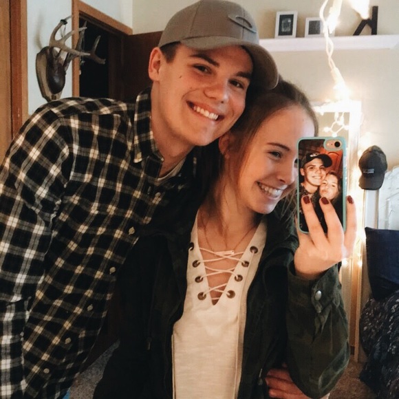 Profile Picture of Kennedy Davis (@kldavis2001) on Poshmark