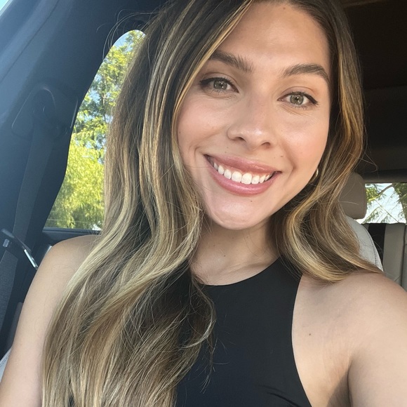 Profile Picture of Jasmine Barron (@jasminebarron) on Poshmark