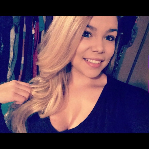 Profile Picture of Kali Sharpstene (@kalisharpstene) on Poshmark