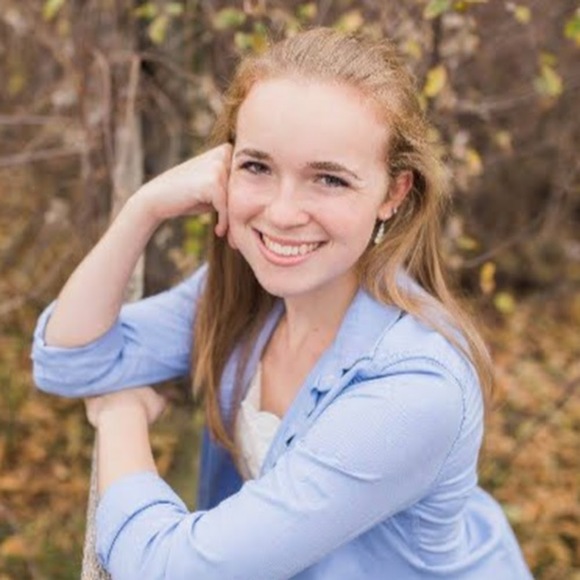 Profile Picture of Rosalie Antolini (@ranto685) on Poshmark