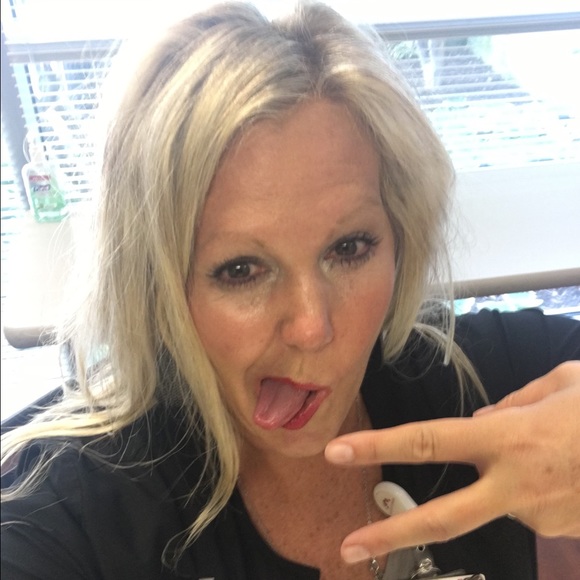 Profile Picture of Christine Fusner (@fuzzy5) on Poshmark