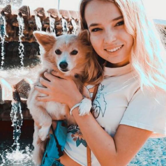 Profile Picture of Hannah Cooley (@hannah_cooley) on Poshmark