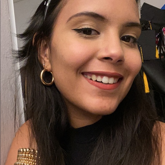 Profile Picture of Crystal Cordero (@crystaldeliz) on Poshmark