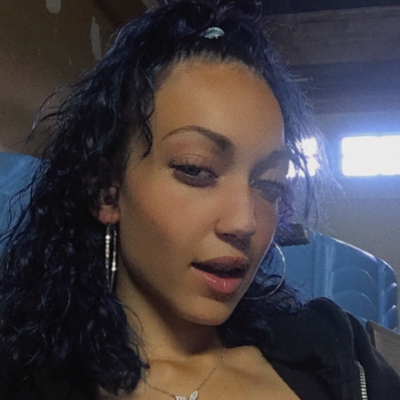 Profile Picture of Aaliyah Adamowski (@liyahadamowski) on Poshmark