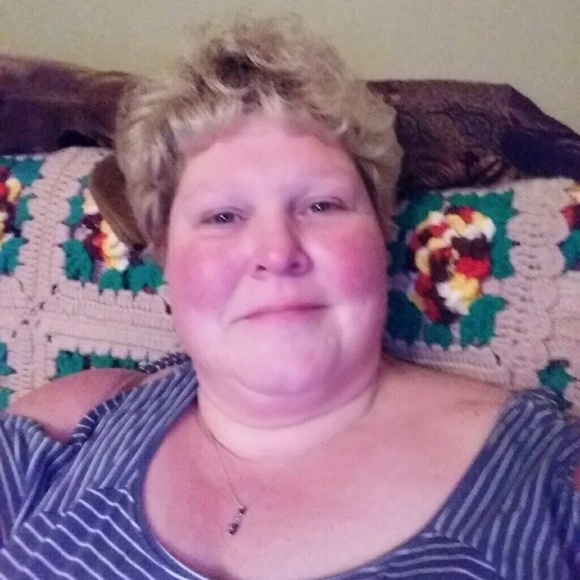 Profile Picture of April Heerboth (@jewel_blu1) on Poshmark