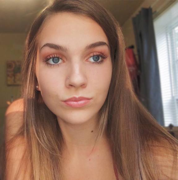 Profile Picture of Keely Andrews (@keely_2004) on Poshmark