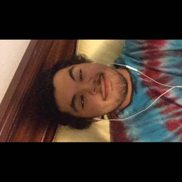Profile Picture of Trevor Savok (@tjames1305) on Poshmark