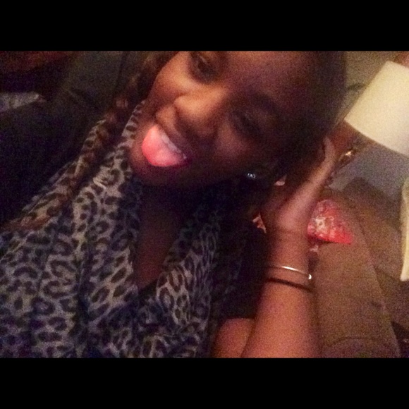 Profile Picture of Tia Dennison (@tiadennison) on Poshmark