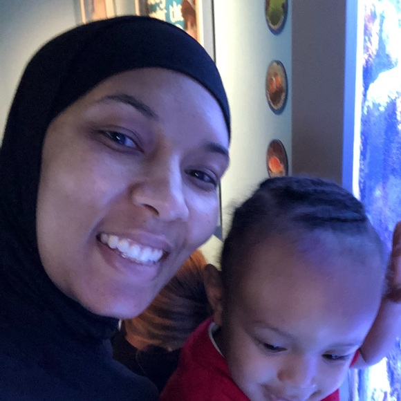 Profile Picture of Carolissa Holmes (@cfhtfpw07) on Poshmark