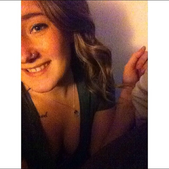 Profile Picture of Haley Yates (@haleyrachelle12) on Poshmark