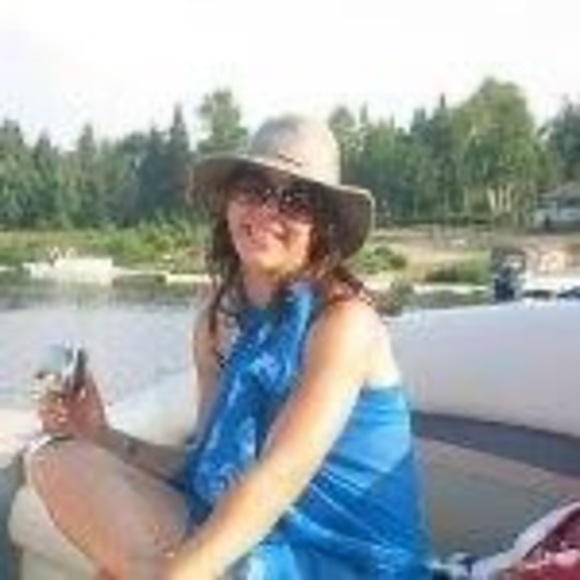 Profile Picture of Marie-josee Blais (@pomme2019) on Poshmark