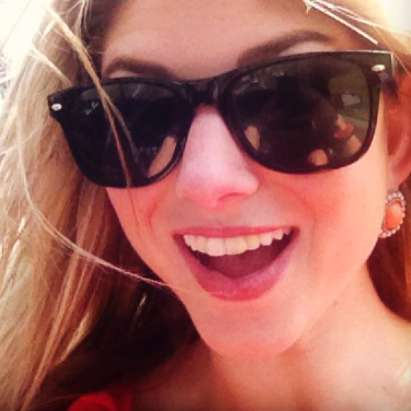 Profile Picture of Rebecca Shlien (@spotlitechic) on Poshmark