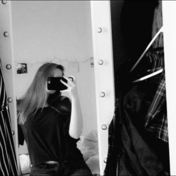 Profile Picture of Eva Mohr (@evamohrr) on Poshmark