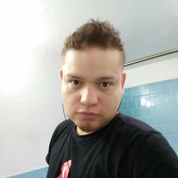 Profile Picture of Eli Ramos (@elirs88) on Poshmark