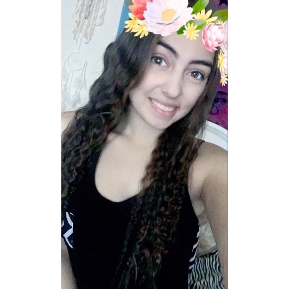Profile Picture of Isabelle Mohr (@izzy9523) on Poshmark
