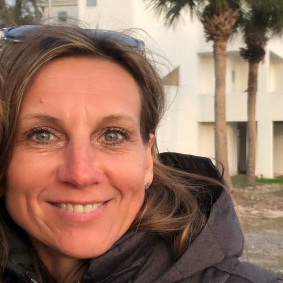 Profile Picture of Csilla Istvanov (@sistvanov) on Poshmark