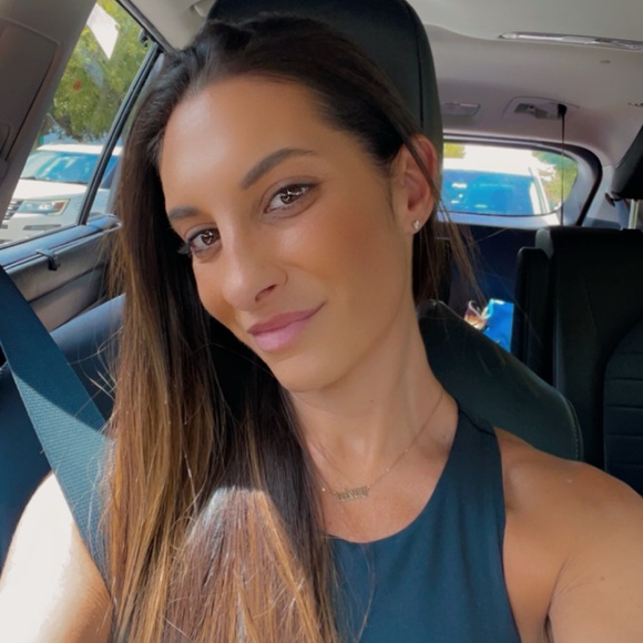 Profile Picture of Jamie Lledo (@jamielledo) on Poshmark