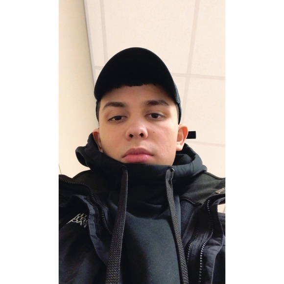 Profile Picture of Erick Guzman (@eiguzman29) on Poshmark