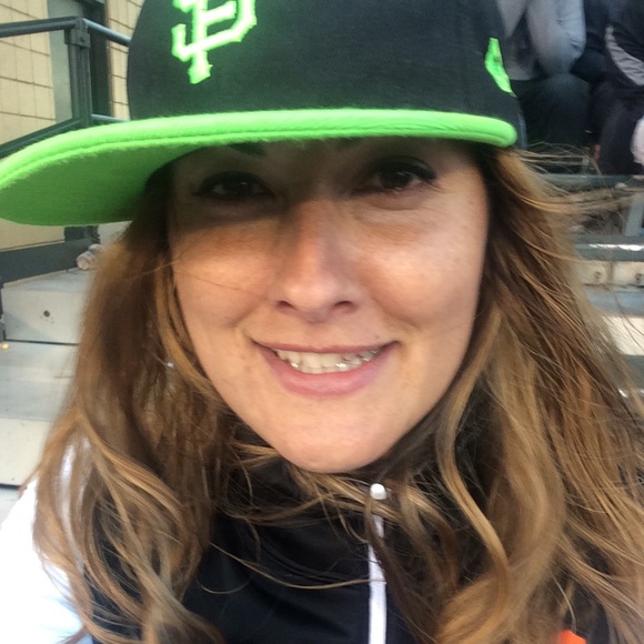 Sara Cherolis - Poshmark Profile Picture of Sara Cherolis (@saracee3) on Poshmark