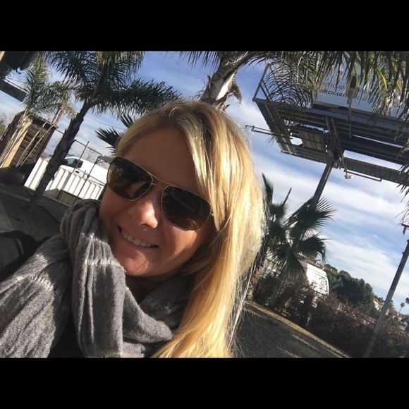 Profile Picture of Lucie Kulhanek (@lffalty) on Poshmark