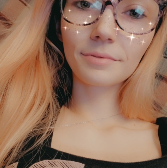 Profile Picture of Kylee Mcnay (@_mcnay_) on Poshmark