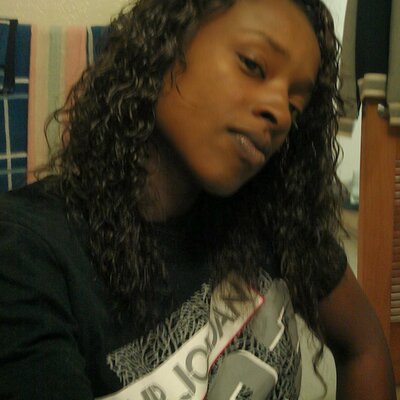 Profile Picture of Shena R. Edwards (@lovingshena) on Twitter