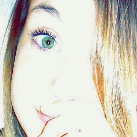 Profile Picture of Emily Childers (@xxemily_maexx) on Poshmark