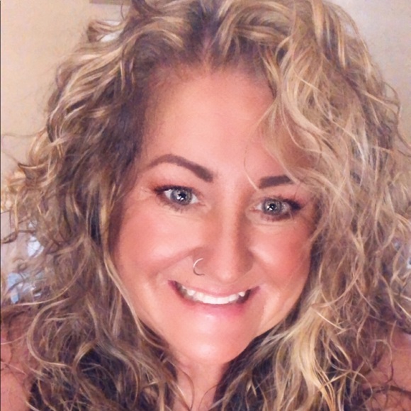 Profile Picture of Tammy Cramer (@tlcramer) on Poshmark